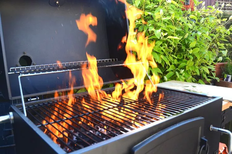 Tips to Ensure a Charcoal Grill Stays Lit