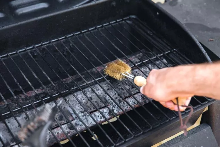 Cleaning the Grill Grates