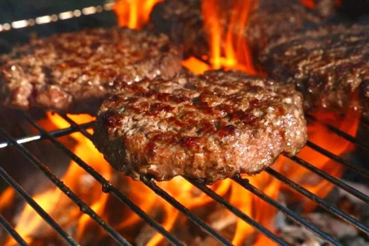 What temp should I grill burgers? Here's all you need to know
