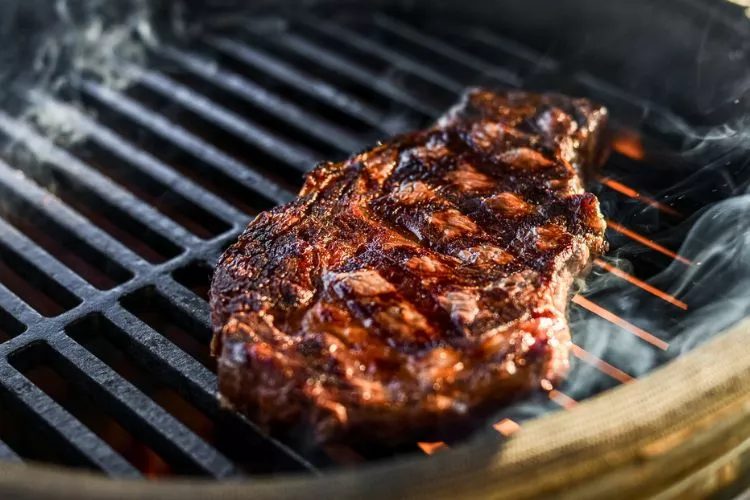 What are the rules for grilling steak